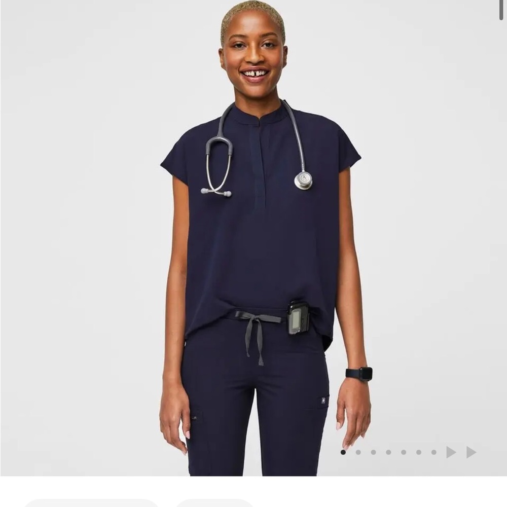 FIGS navy scrub set- size SMALL